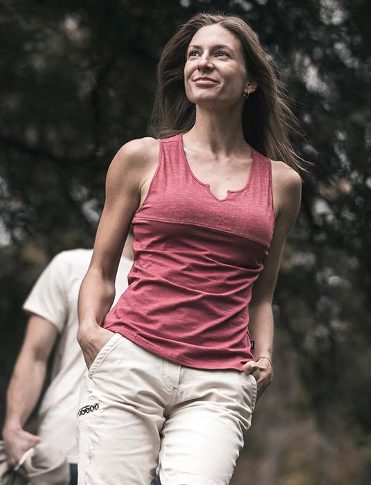 climbing-sports-clothing-streetwear-fashion-woman-start-summer-25-tirol-chillaz