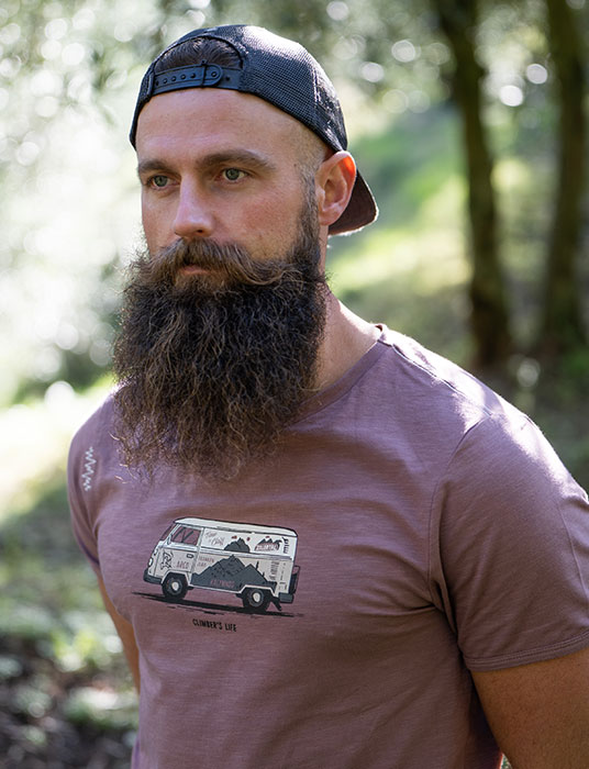 climbing-sports-clothing-streetwear-fashion-man-overview-fall-winter-25-26-tirol-chillaz